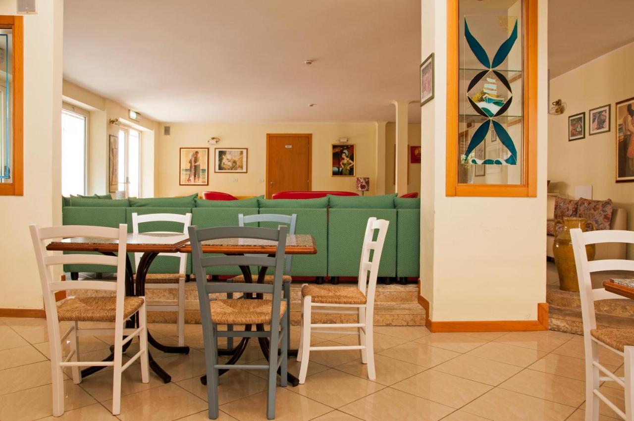 Hotel Rugantino Cesenatico Eksteriør billede