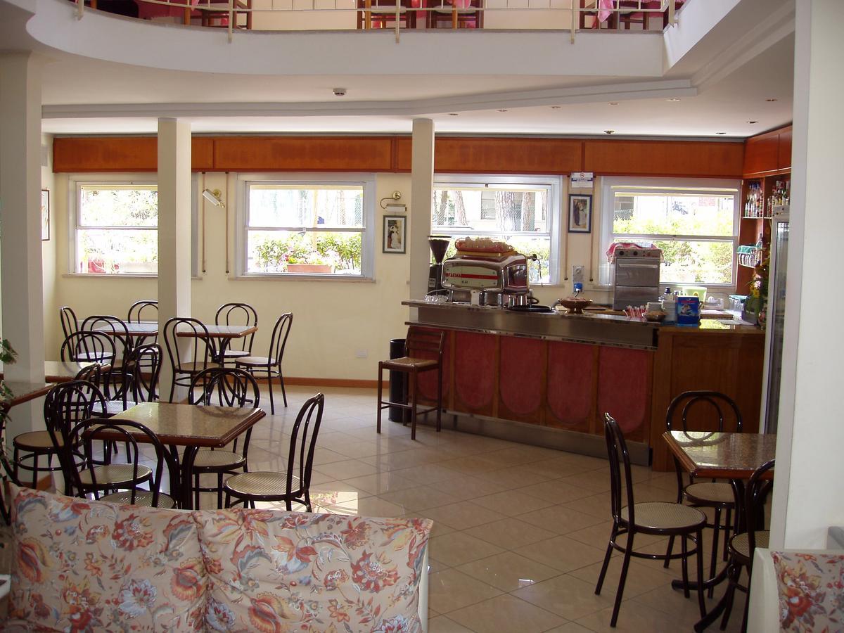 Hotel Rugantino Cesenatico Eksteriør billede